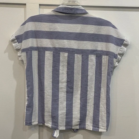 beachlunchlounge Blue and White Vertical-Stripe Tie-Front Button-Down Shirt - Picture 4 of 4